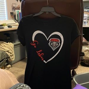 UNM Lobos woman’s fit tee